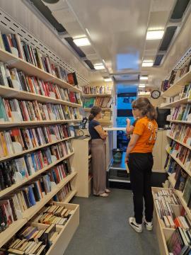 Potujoča knjižnica (2)